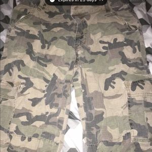 Green camouflage capris pants